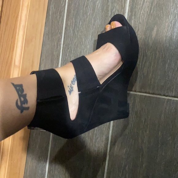 Size 9 guess sandal wedges - Picture 4 of 4